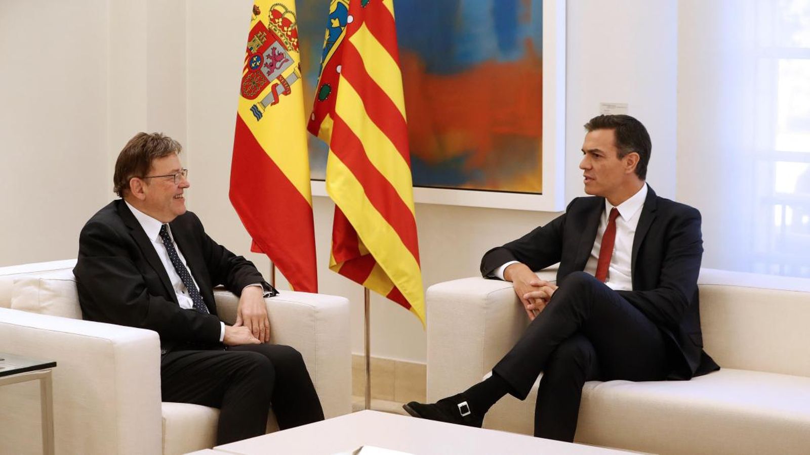 Pedro Sánchez i Ximo Puig, conversen durant la reunió que han mantingut en el Palau de la Moncloa