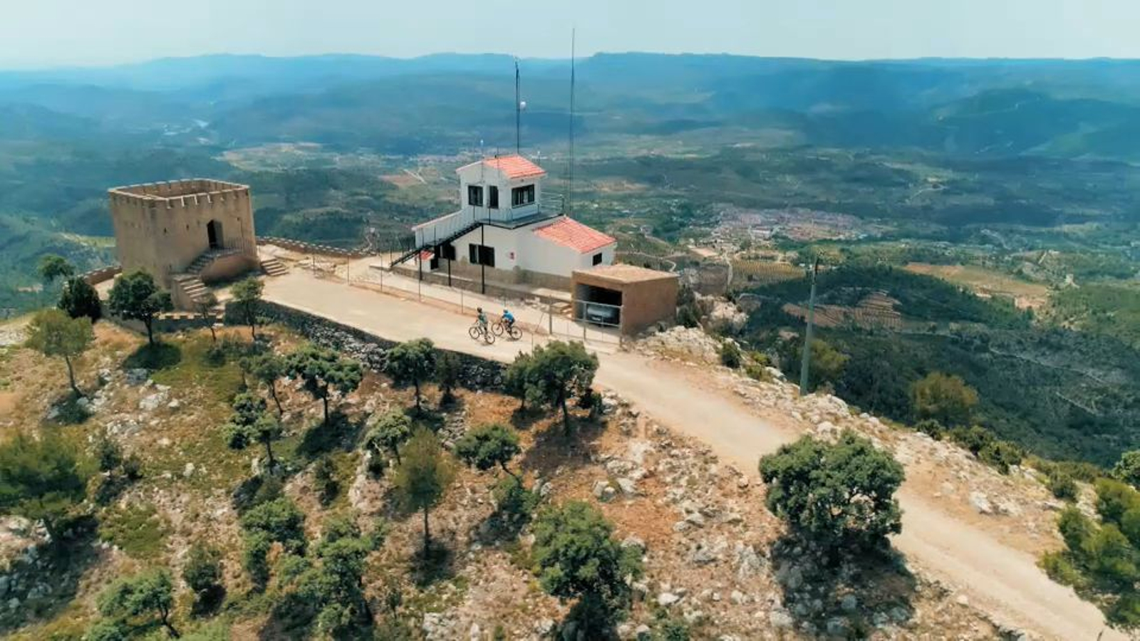 Mirador de Xelva, des d'on veure el pic del Remedio i el pantà de Loriguilla