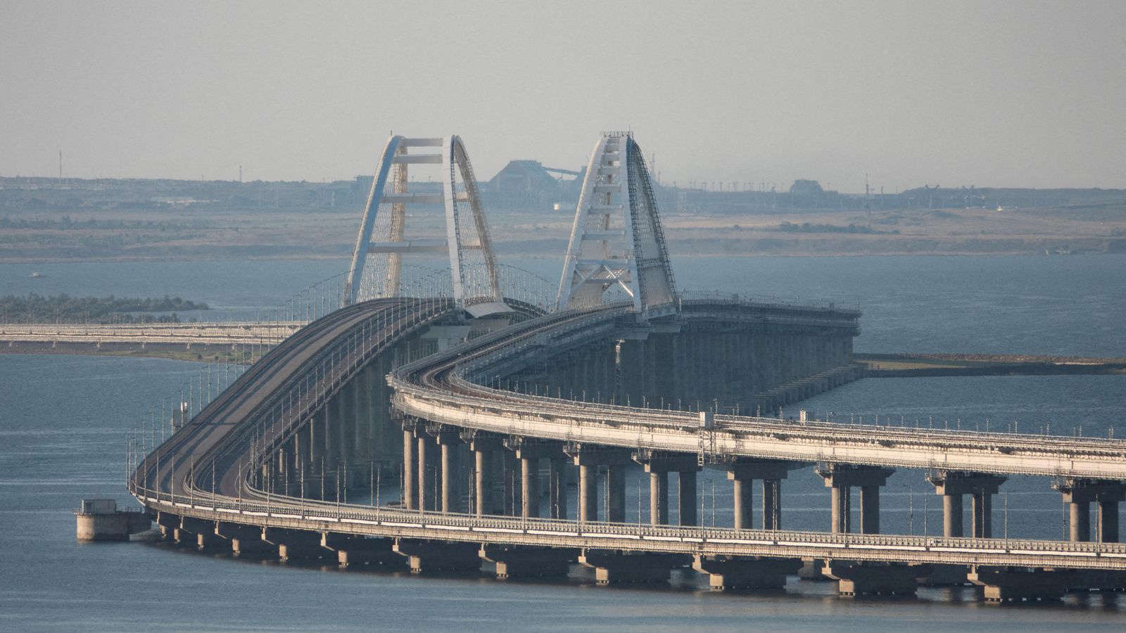 El pont de Crimea sense circulació de vehicles, aquest dilluns El pont de Crimea sense circulacio de vehicles, aquest dilluns