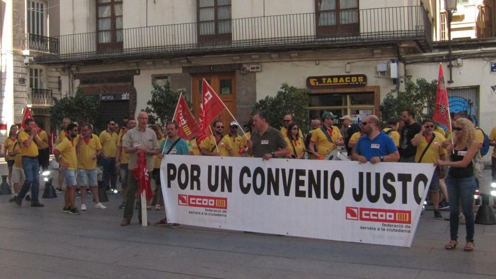 Aquesta acció se suma a la vaga indefinida dels conductors d'ambulàncies i els portalliteres