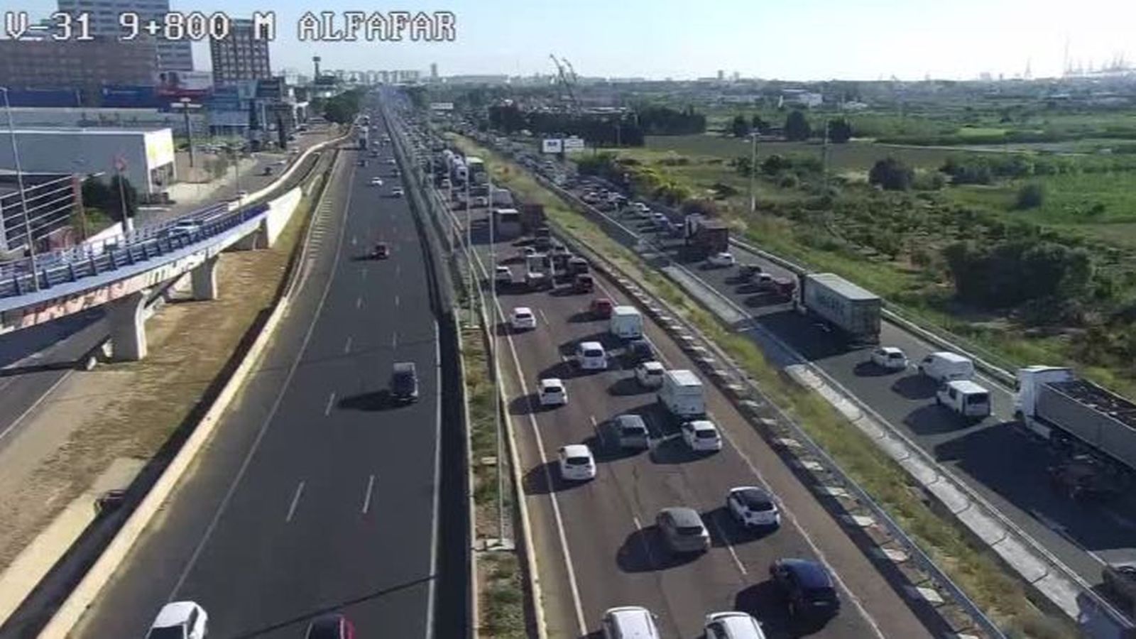 Aspecte que presenta la pista de Silla, en direcció a València, vora les nou del matí d'este dijous