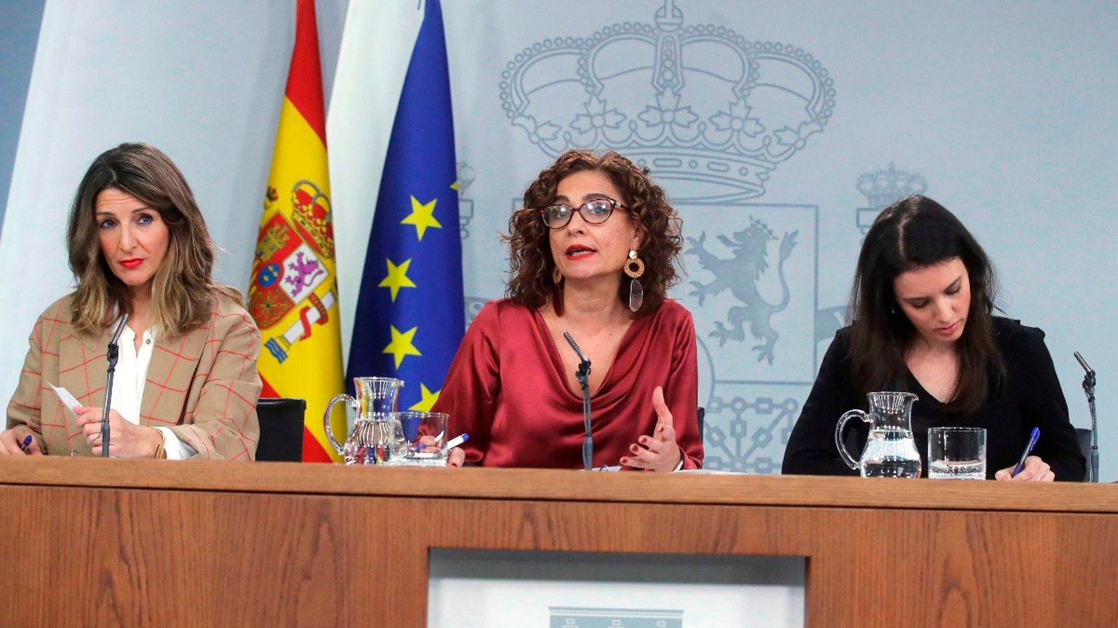 Foto portada: Les ministres Yolanda Díaz, María Jesús Montero i Irene Montero, després del Consell de Ministres