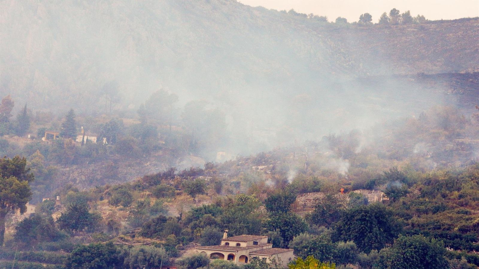 Vista de Pego, un dels termes municipals afectats per l'incendi, aquest dimecres