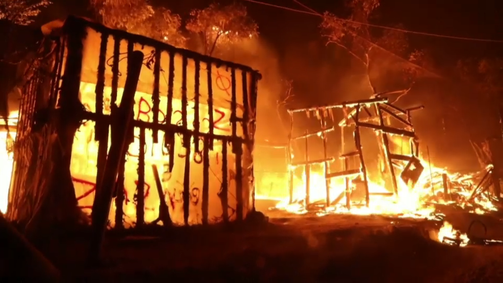 Imatge del campament Moria de Lesbos durant l'incendi