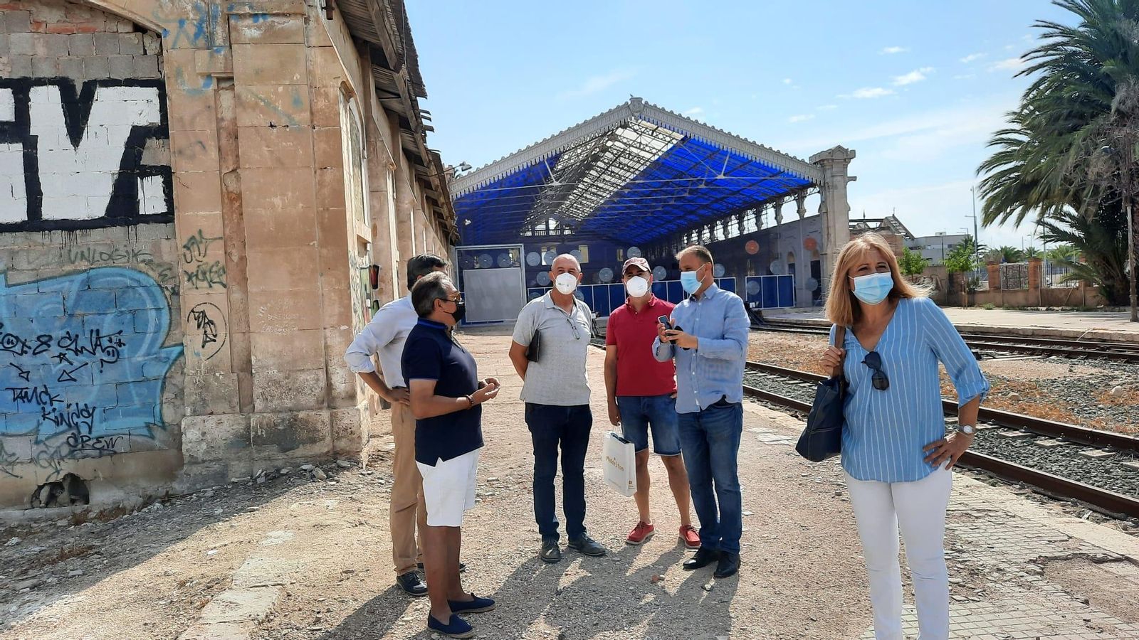 Baldoví s'ha reunit amb representants de l'Associació Veïnal Parc de la Mar i el portaveu de Compromís a l'Ajuntament d'Alacant, Natxo Bellido
