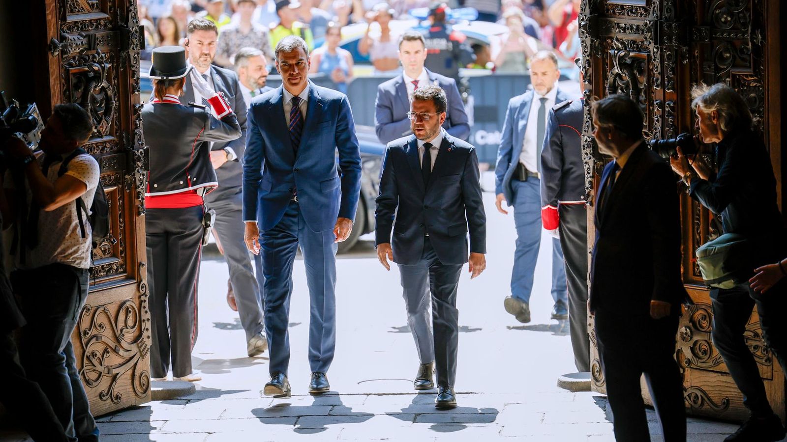 Sánchez i Aragonés entren al palau de la Generalitat catalana este dijous