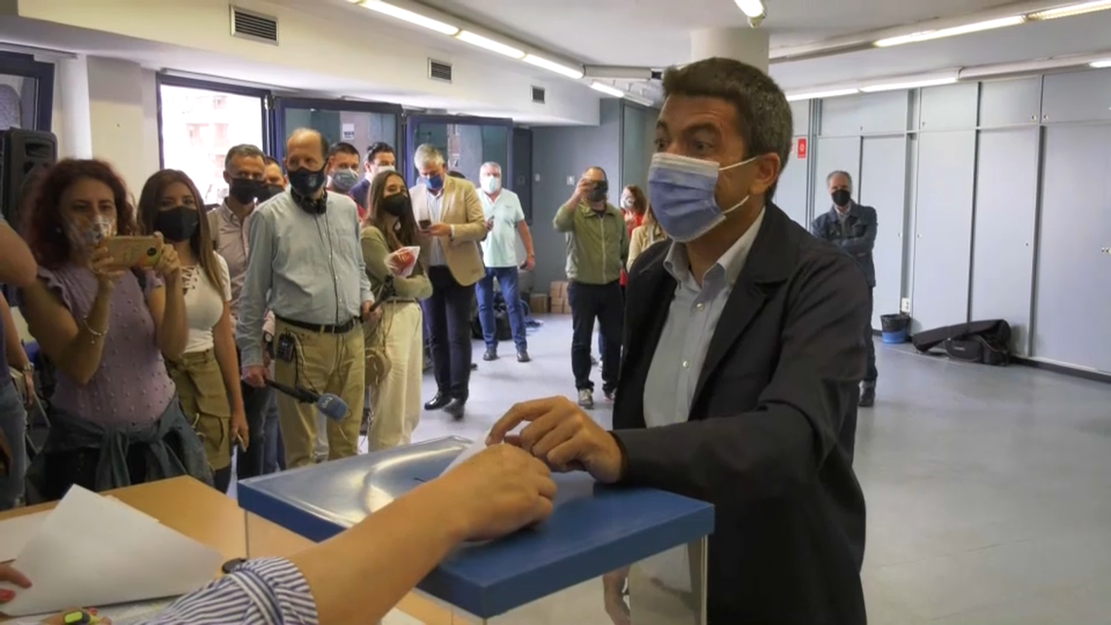Carlos Mazón en el moment de la votació