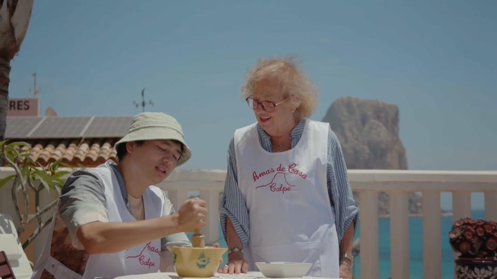 Hu Zhao cuina arroç del senyoret amb les ames de casa de Calp