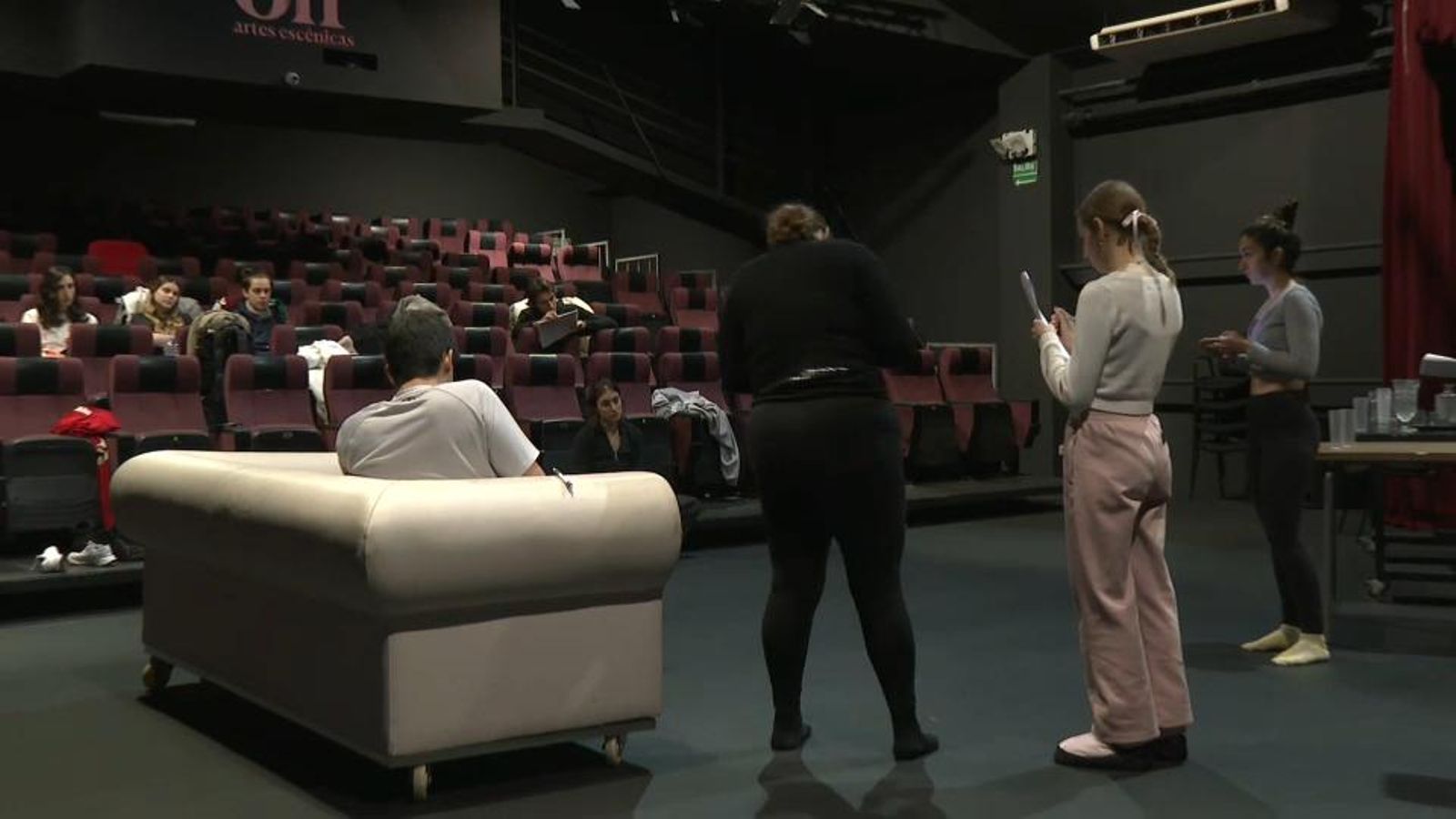 Les noves generacions d'actors i actrius assagen a la Sala Off de València