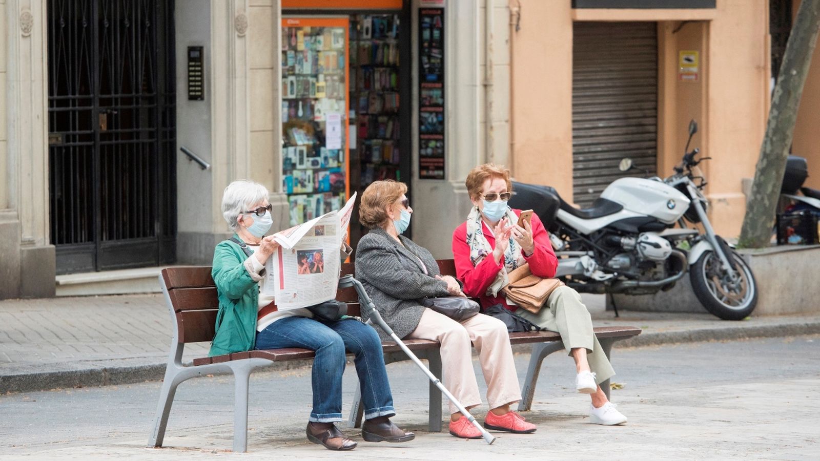 Dones durant el permís d’eixida de l’estat d’alarma, en una imatge d’arxiu