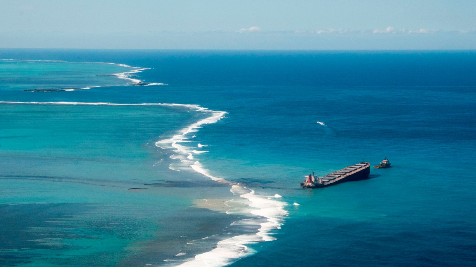 El vaixell encallat a les aigües de l’illa Maurici