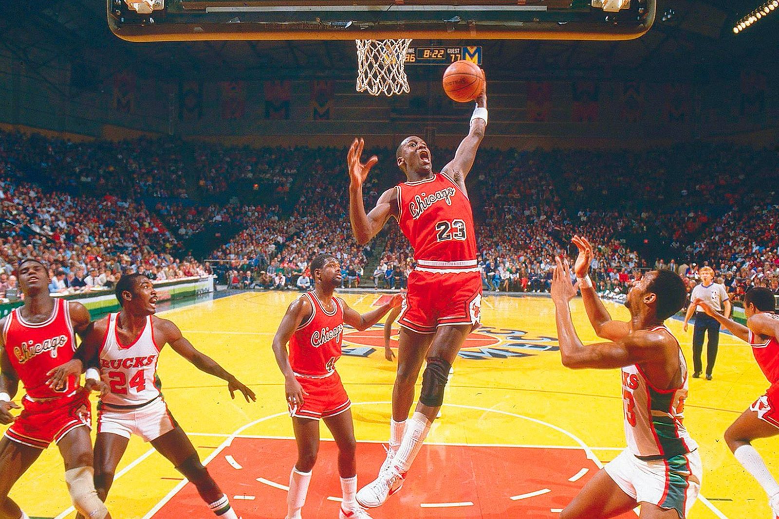 Michael Jordan jugant amb les sabatilles Nike Air Ship el 1984