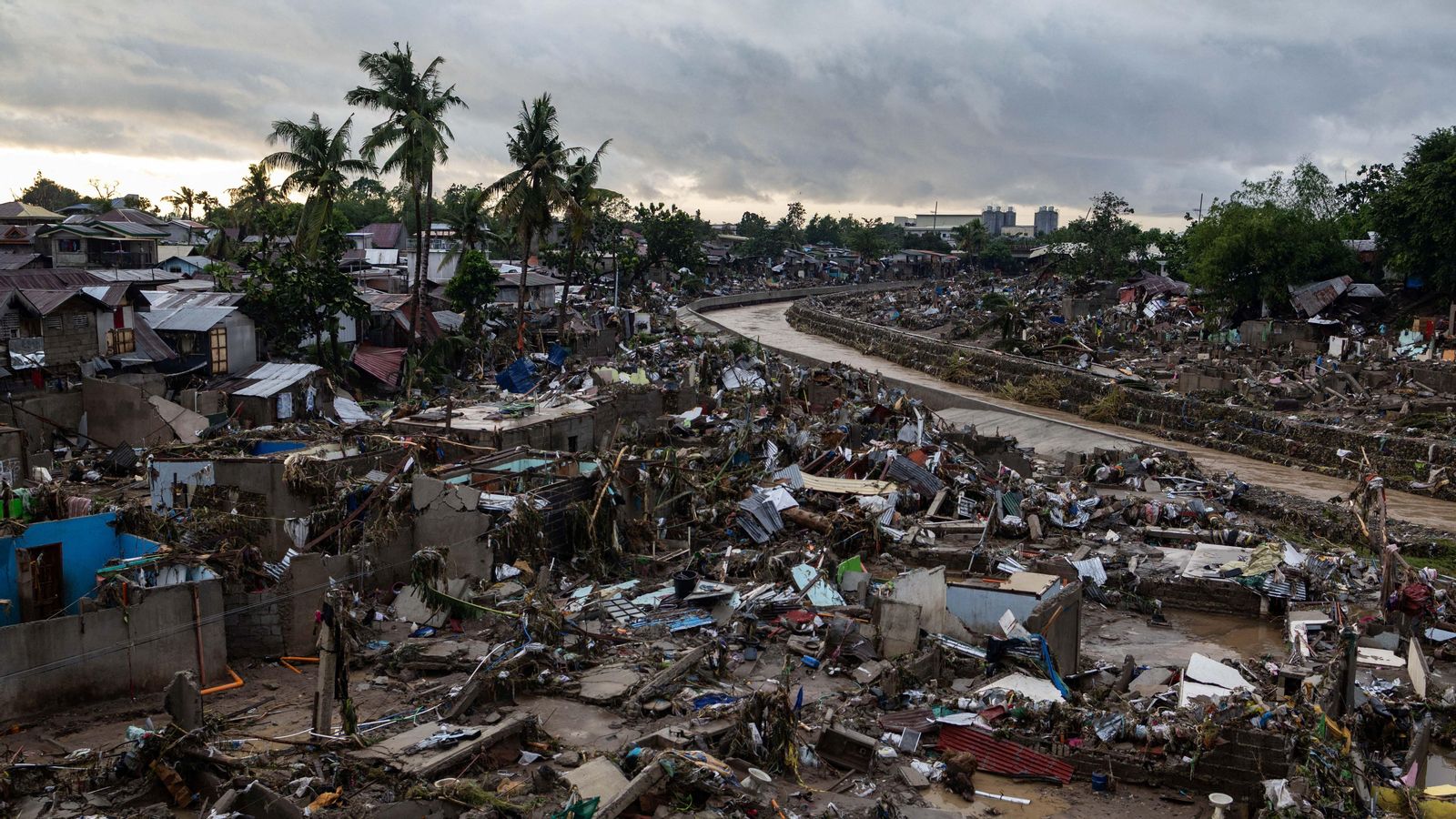 Estralls del tifó Kalmaegi a l'illa de Cebú