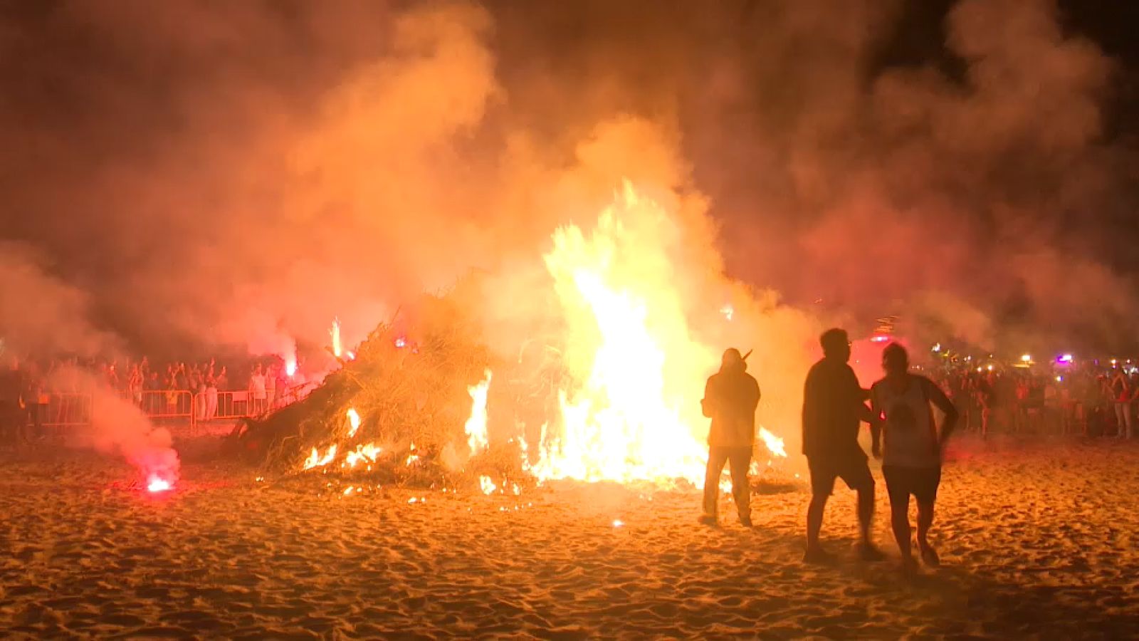 Foguera a la platja de Castelló de la Plana
