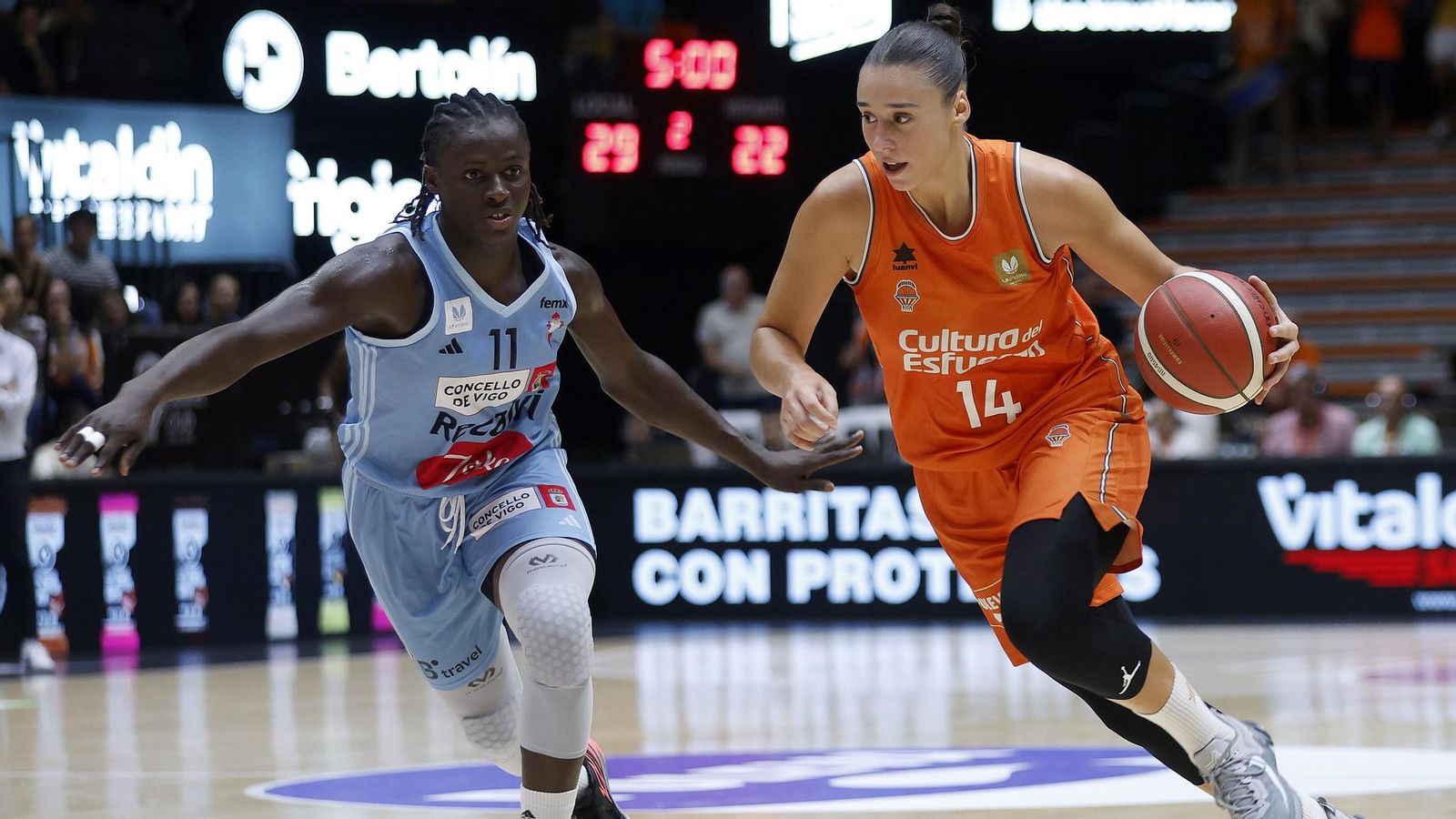 Raquel Carrera avança amb l'oposició de Murjanatu Musa