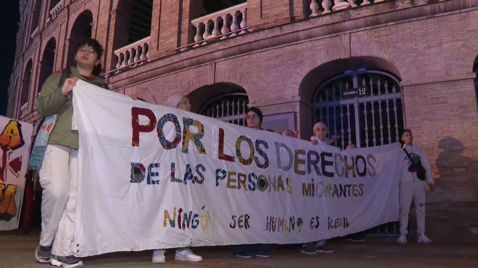 Alguns dels participants en la marxa que reivindicava els drets de les persones migrants pels carrers de València