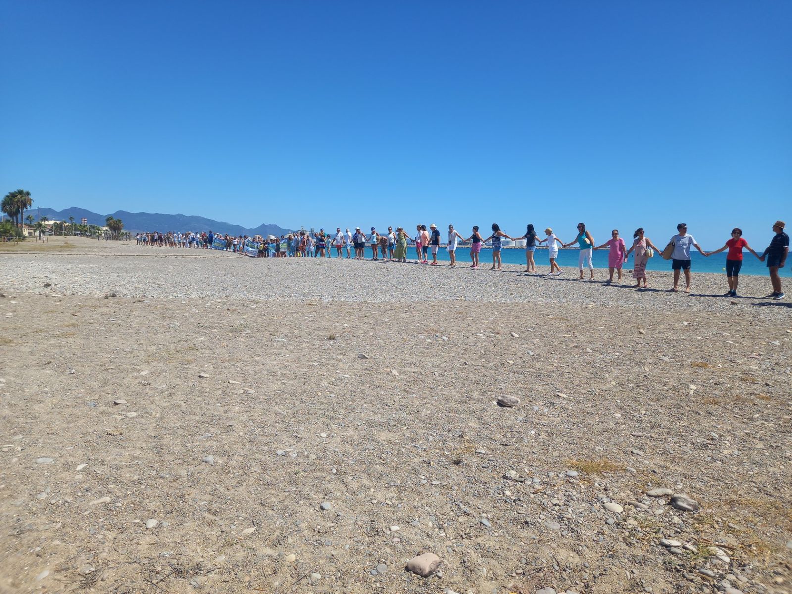 Almassora (Plana Alta) també s'ha sumat a la cadena humana organitzada per Som Mediterrània