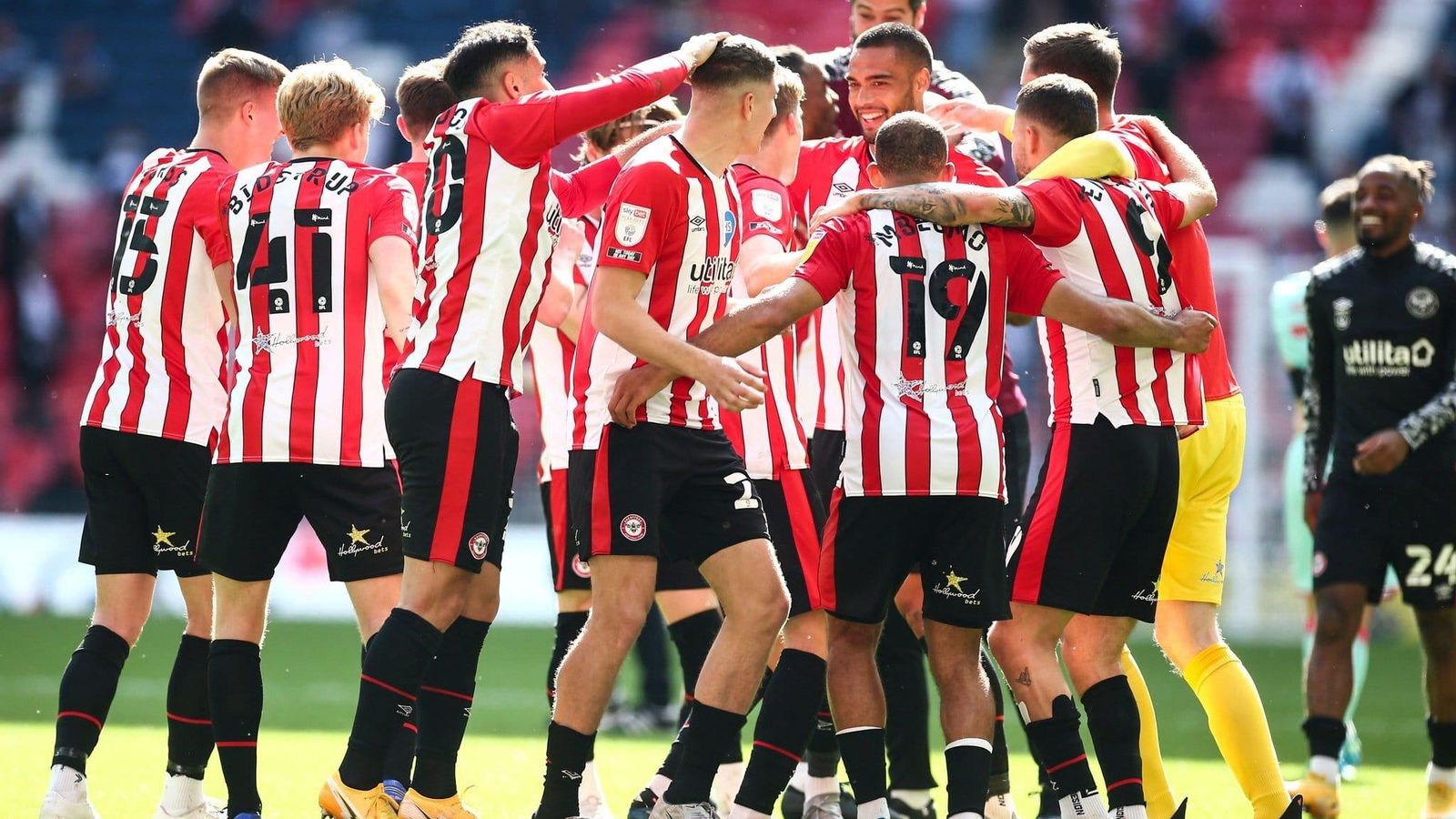 Els jugadors del Brentford celebren l'ascens