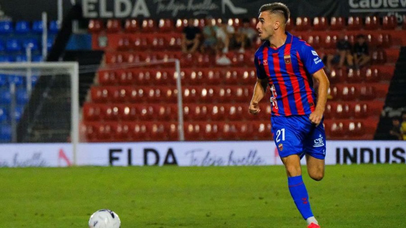 David Ruiz, en una acció del duel contra el Cadis