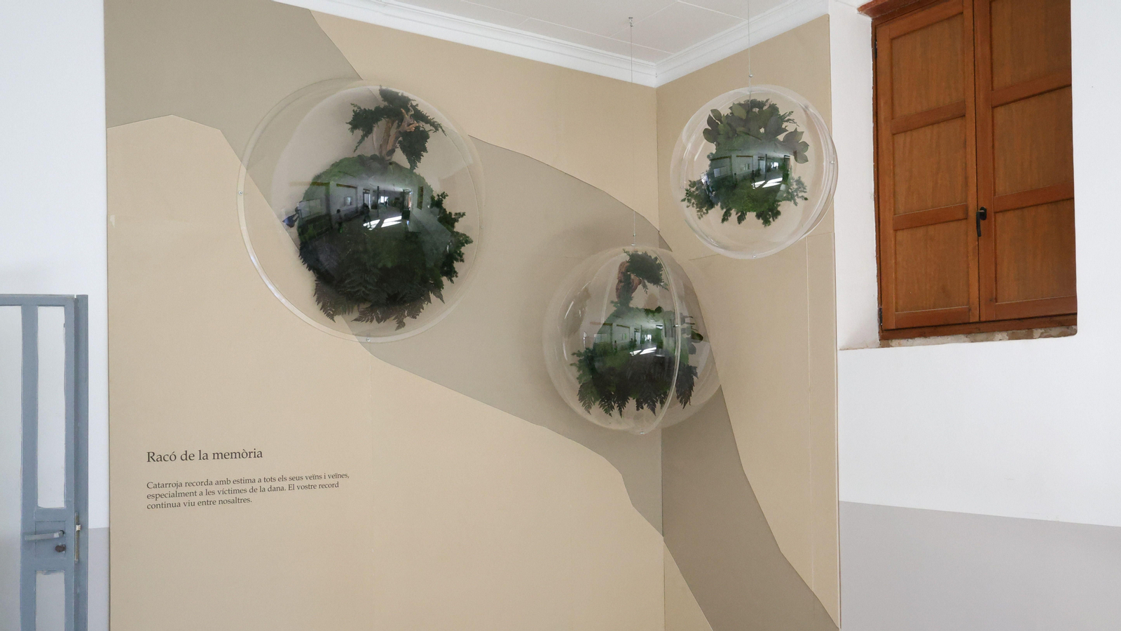 Instal·lació artística del Racó de la Memòria del cementeri de Catarroja