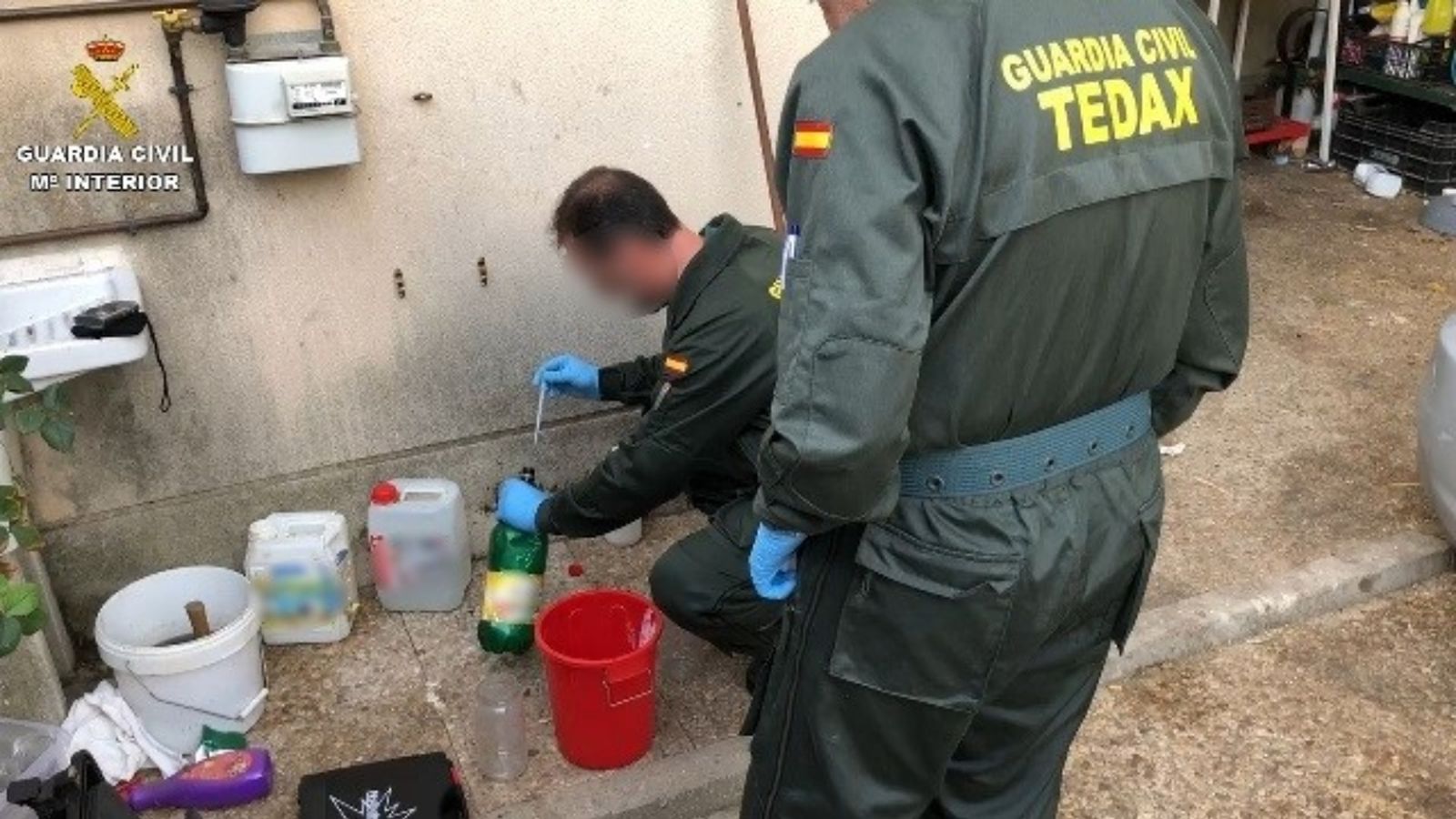 La Guàrdia Civil ha incautat 730 grams del material explosiu conegut com a 'mare de Satan'