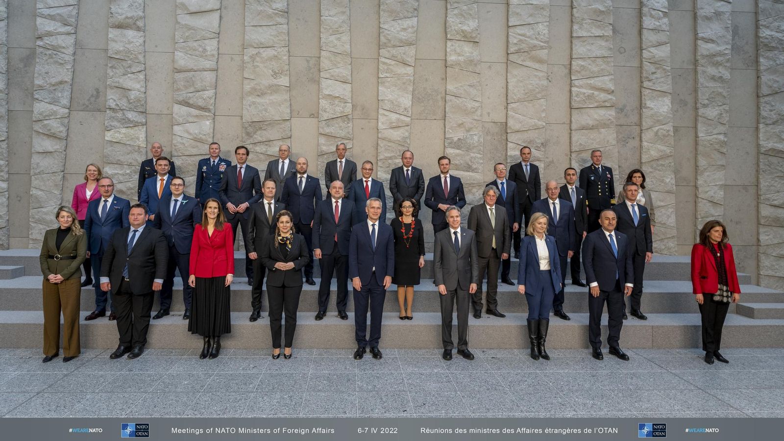 Foto de família de la cimera de l'OTAN, aquest dijous
