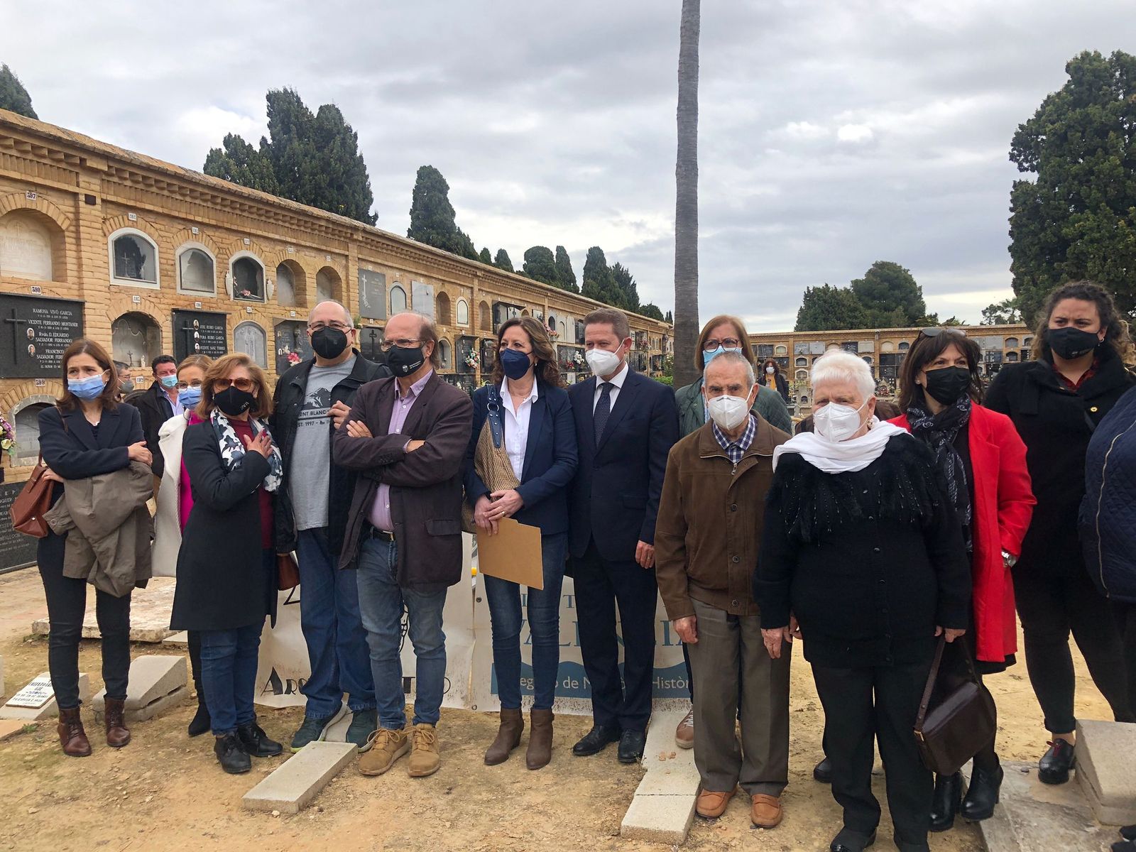 Familiars de les víctimes de la fossa 114 de Paterna