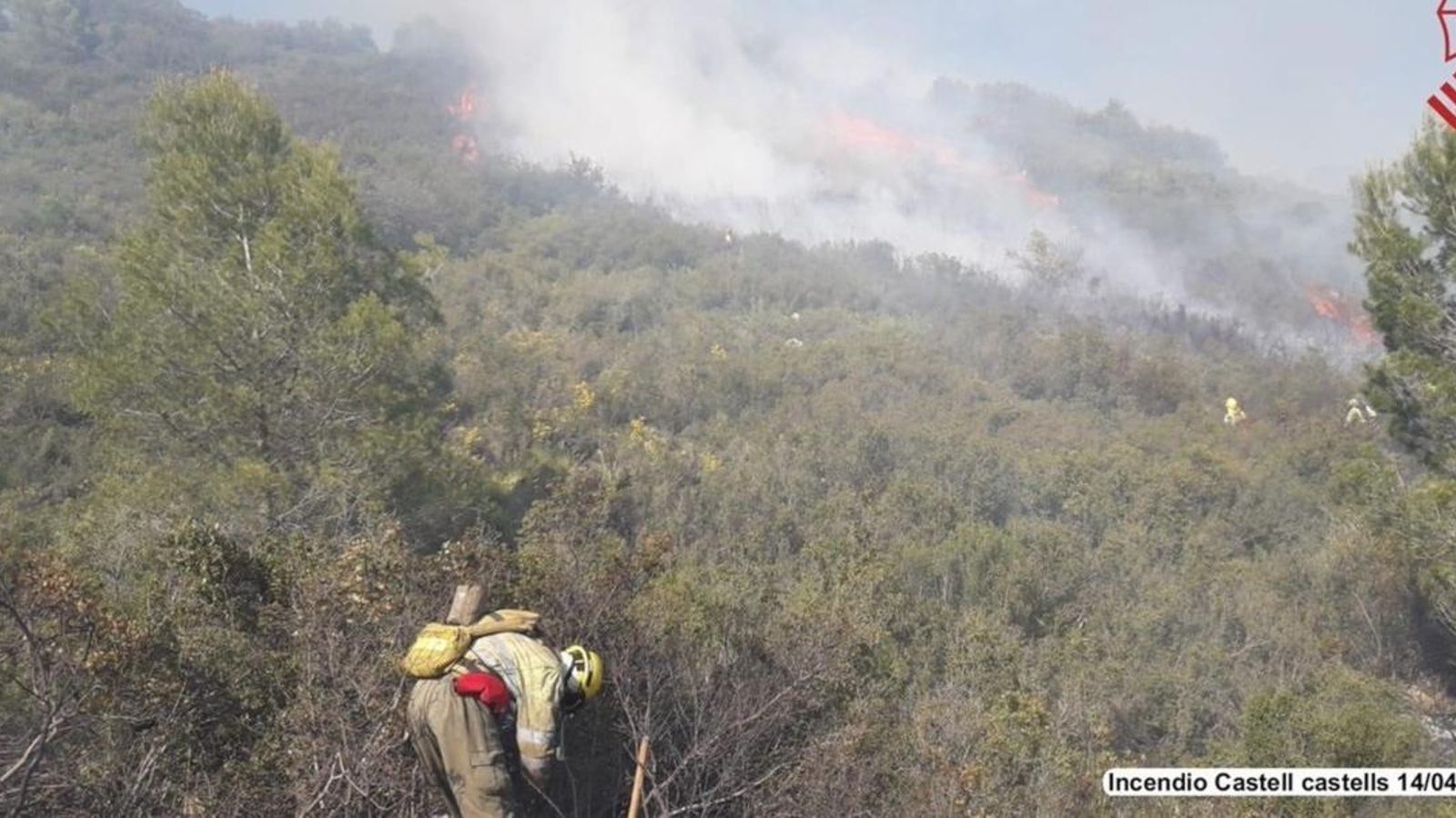 El Consorci de Bombers d'Alacant acaba les tasques d'extinció de l'incendi a Castell de Castells