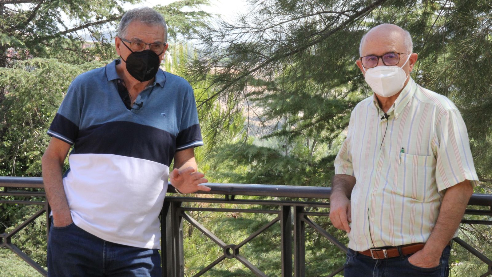 Àngel Beneito i Paco Blay durant l’entrevista en el Parc del Viaducte.