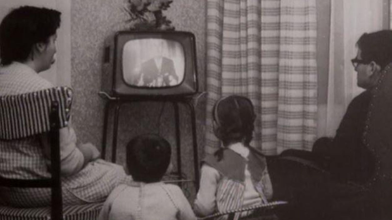 Arriba la televisió a les llars