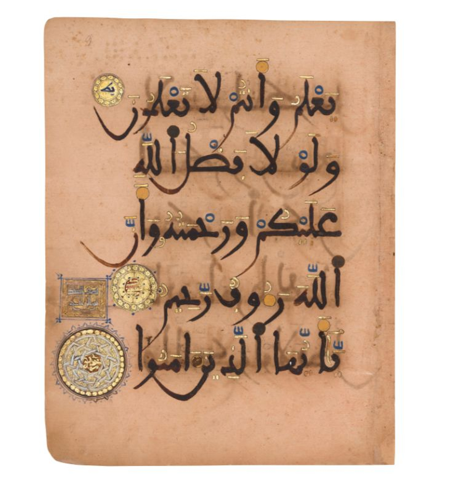 Un dels fulls subhastats, tintats en rosa i amb decoracions d'or