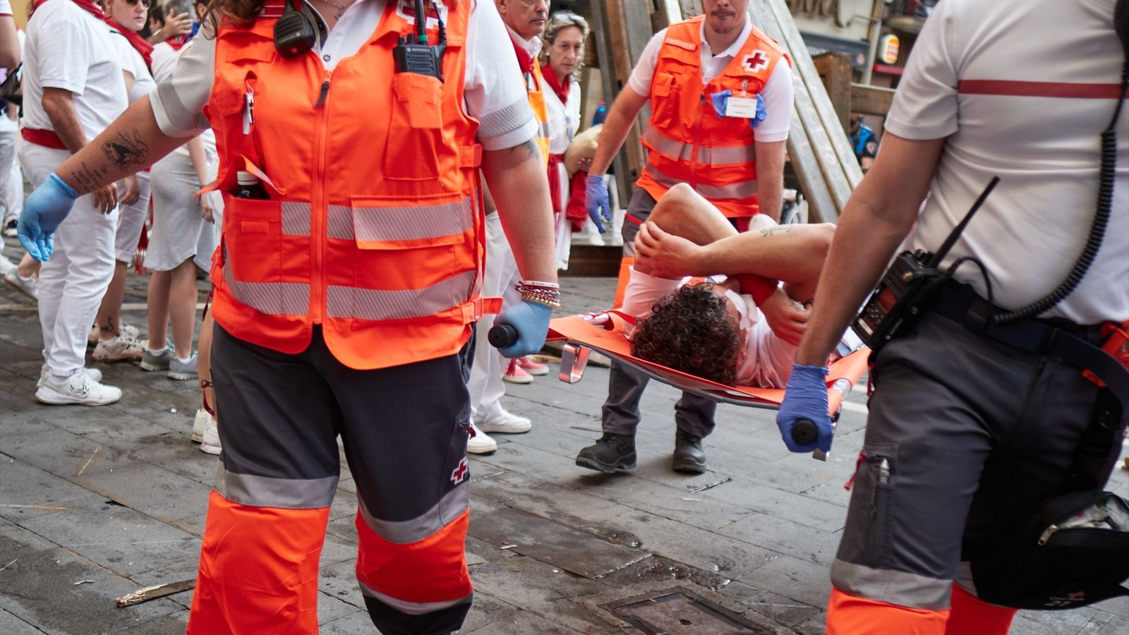 Ferit atés pels voluntaris de la Creu Roja als encierros de San Fermín