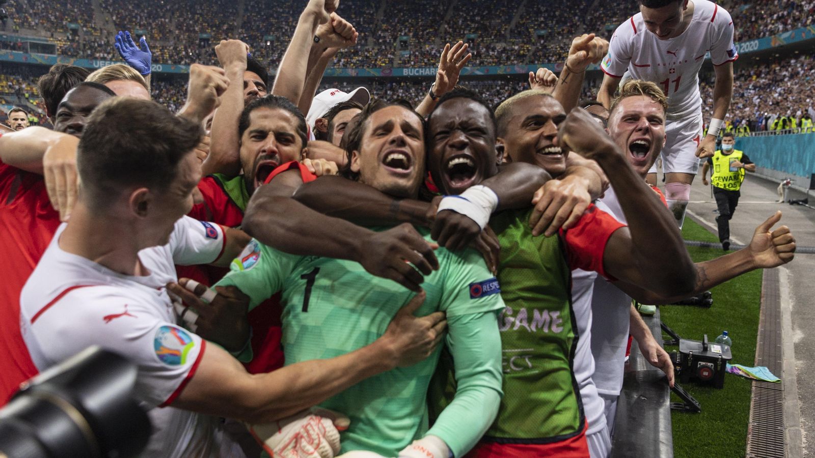 La selecció de Suïssa celebra la seua classificació per a quarts