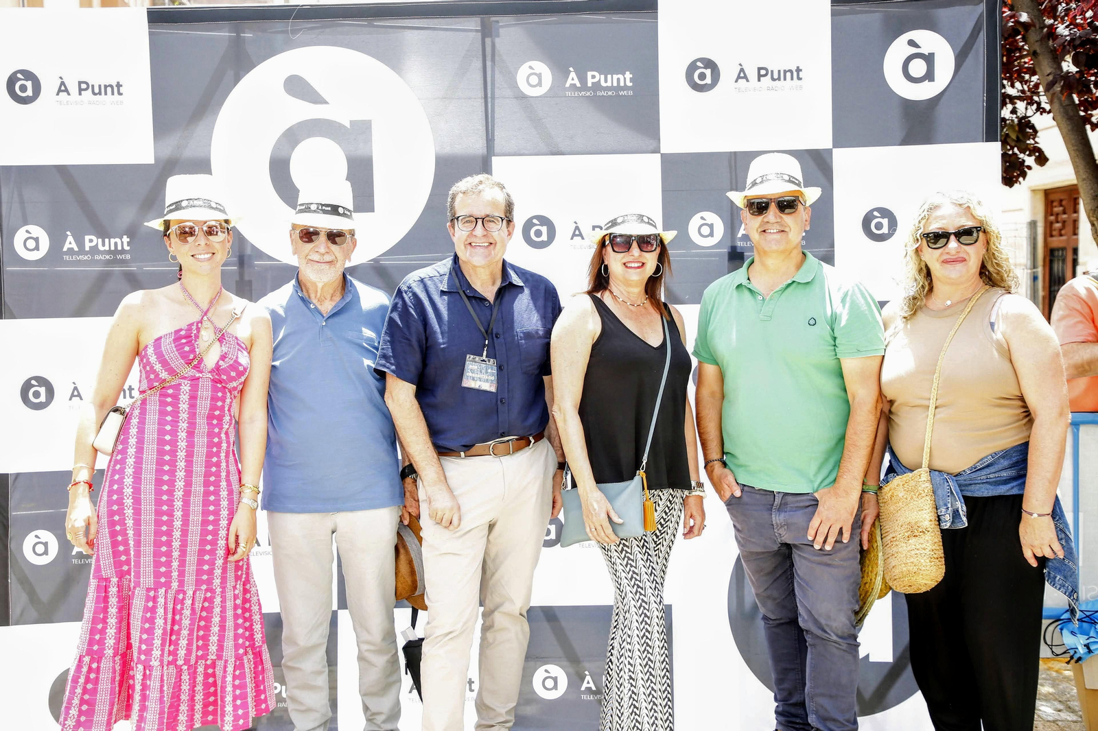 Representats de la cultura, l'art i la societat alacantina al racó foguerer