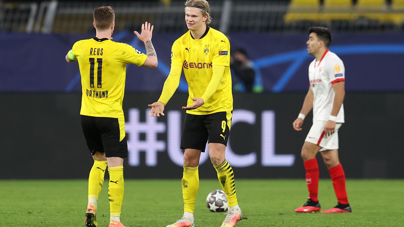 Erling Haaland i Marco Reus celebren un dels gols del Borussia