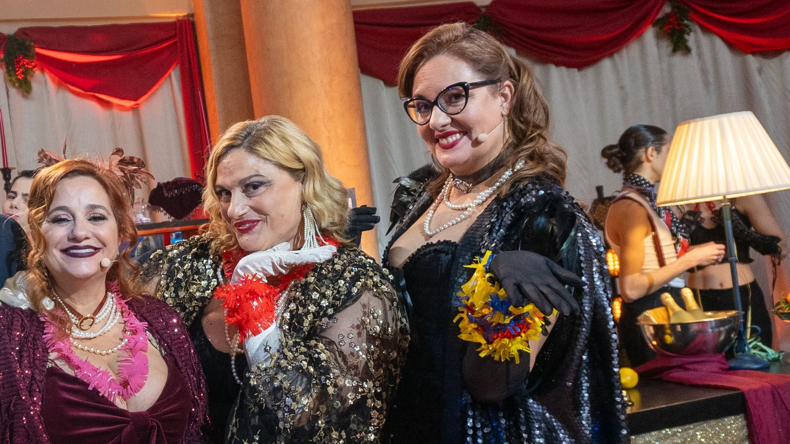 Les germanes Carme Juan i Gemma Juan, amb Chus Lacort, ens porten l'entreteniment la nit de Cap d'Any en À Punt