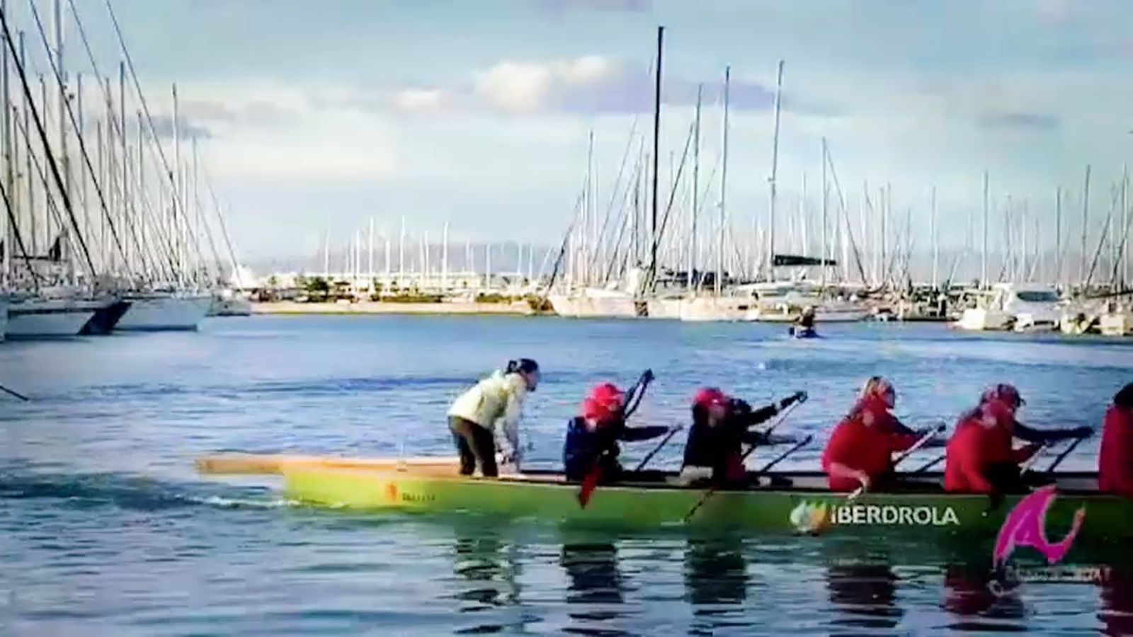 VÍDEO | 45 dones que han superat un càncer conformen el primer Dragon Boat València