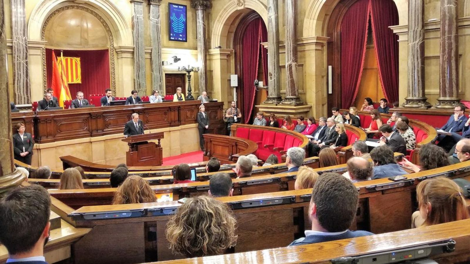 El president de Catalunya, Quim Torra, compareix en la cambra autonòmica en una imatge d'arxiu