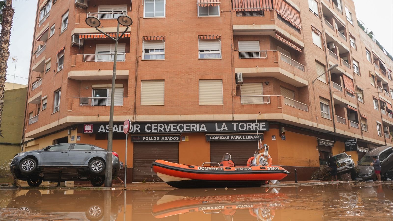 Un dels carrers de la Torre, negats després de la dana del 29-O