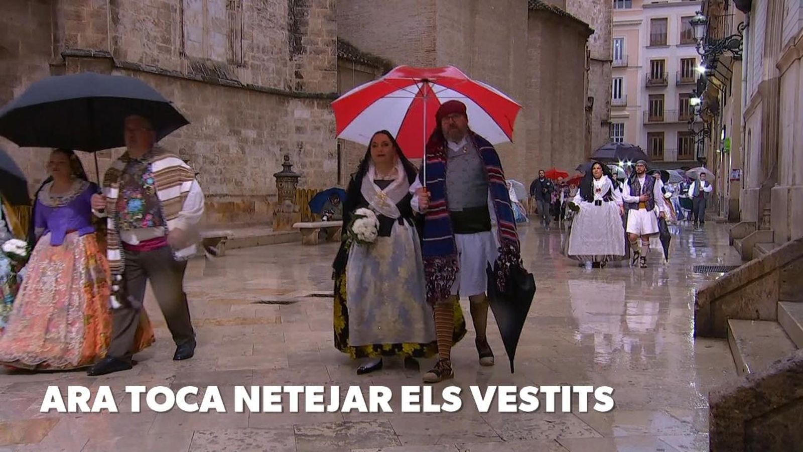 Conservar els vestits de fallera després de la pluja