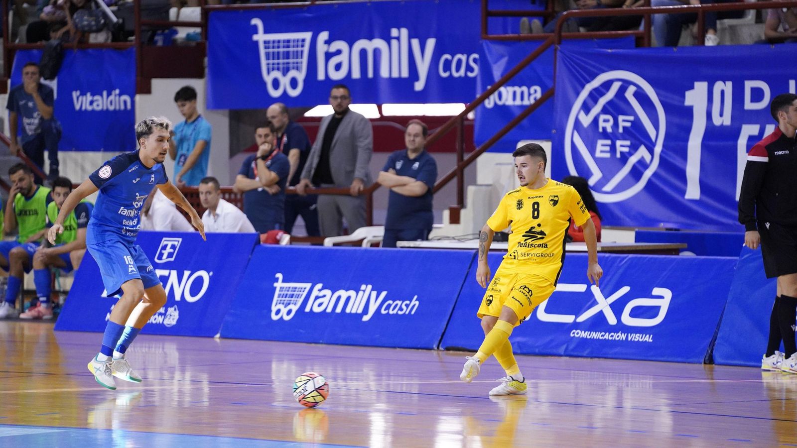 Álex Naranjo i Paniagua, en una acció del partit