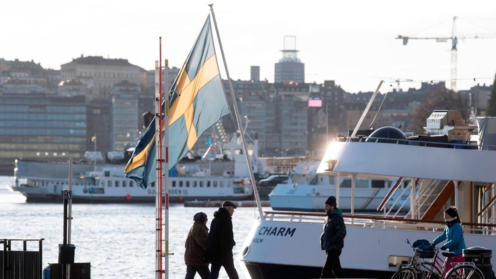 Gent passejant pels carrers d'Estocolm