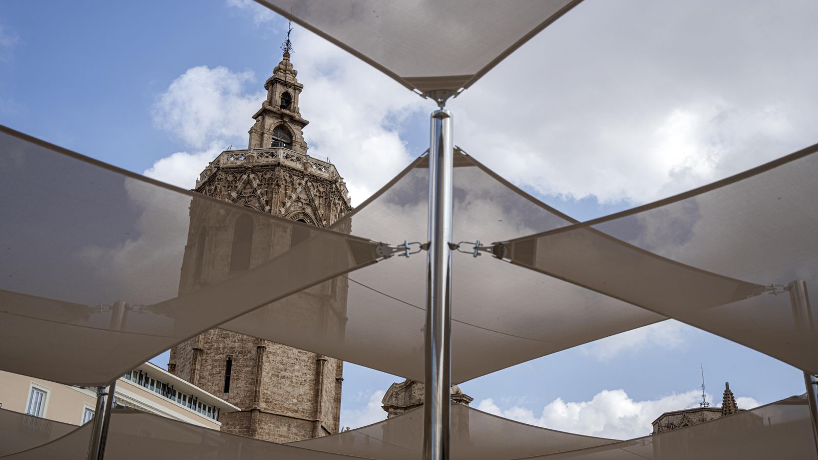 Tendals contra la calor a València Tendals contra la calor a València