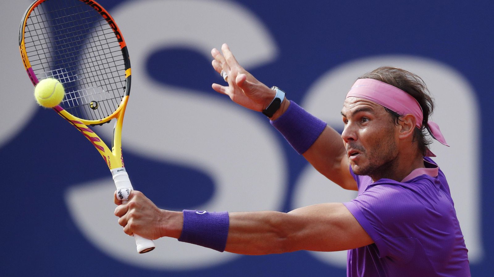 Nadal colpeja una pilota de revés