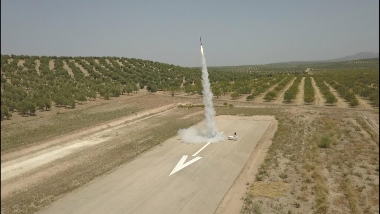 El 'Rompetechos' en el moment de l'enlairament