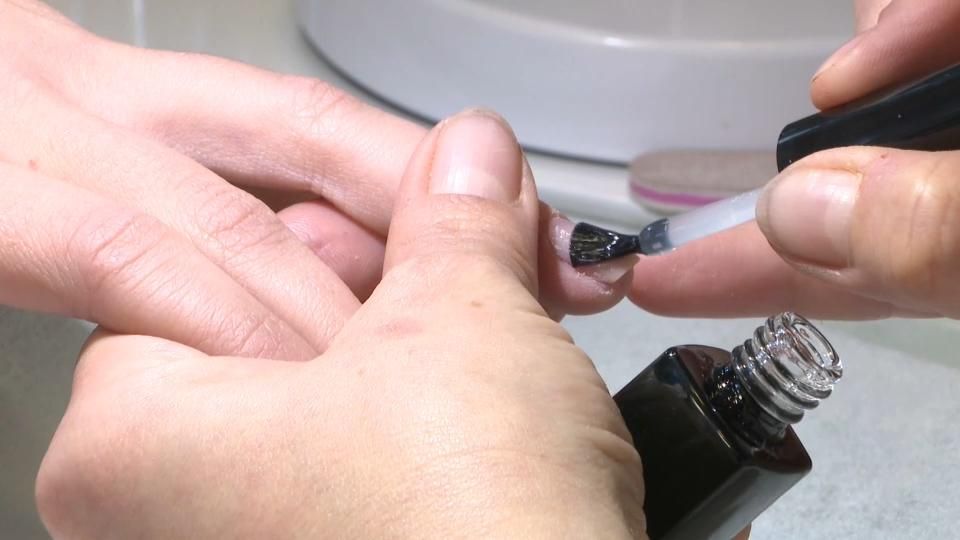 La Unió Europea prohibix l'ús dels esmalts amb dos components tòxics