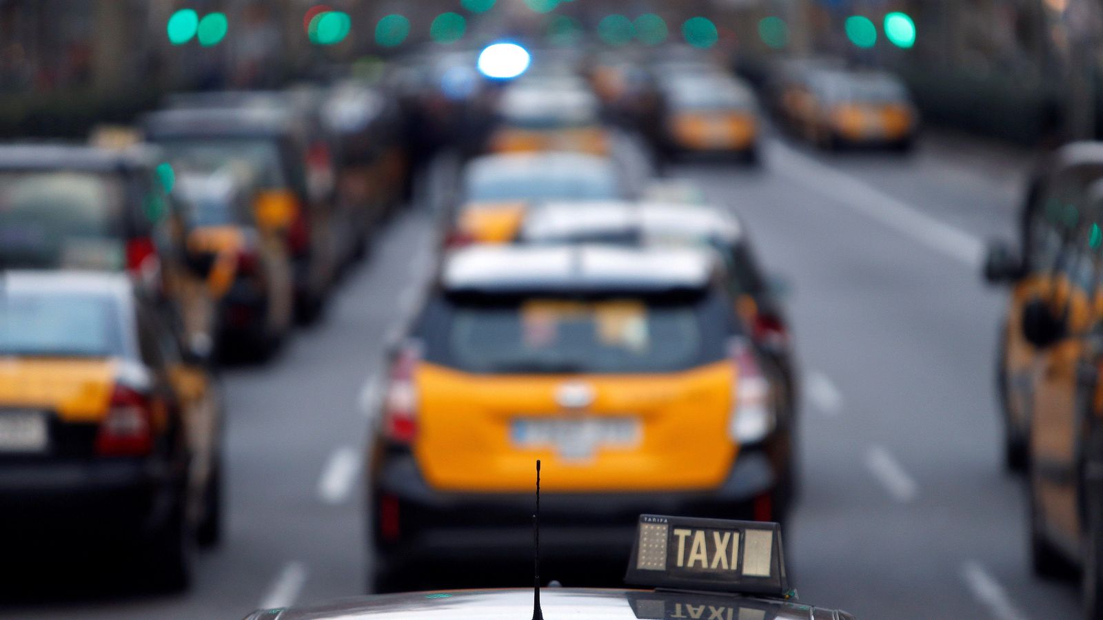 La vaga indefinida a Barcelona ha deixat 7 taxistes detinguts per agressions