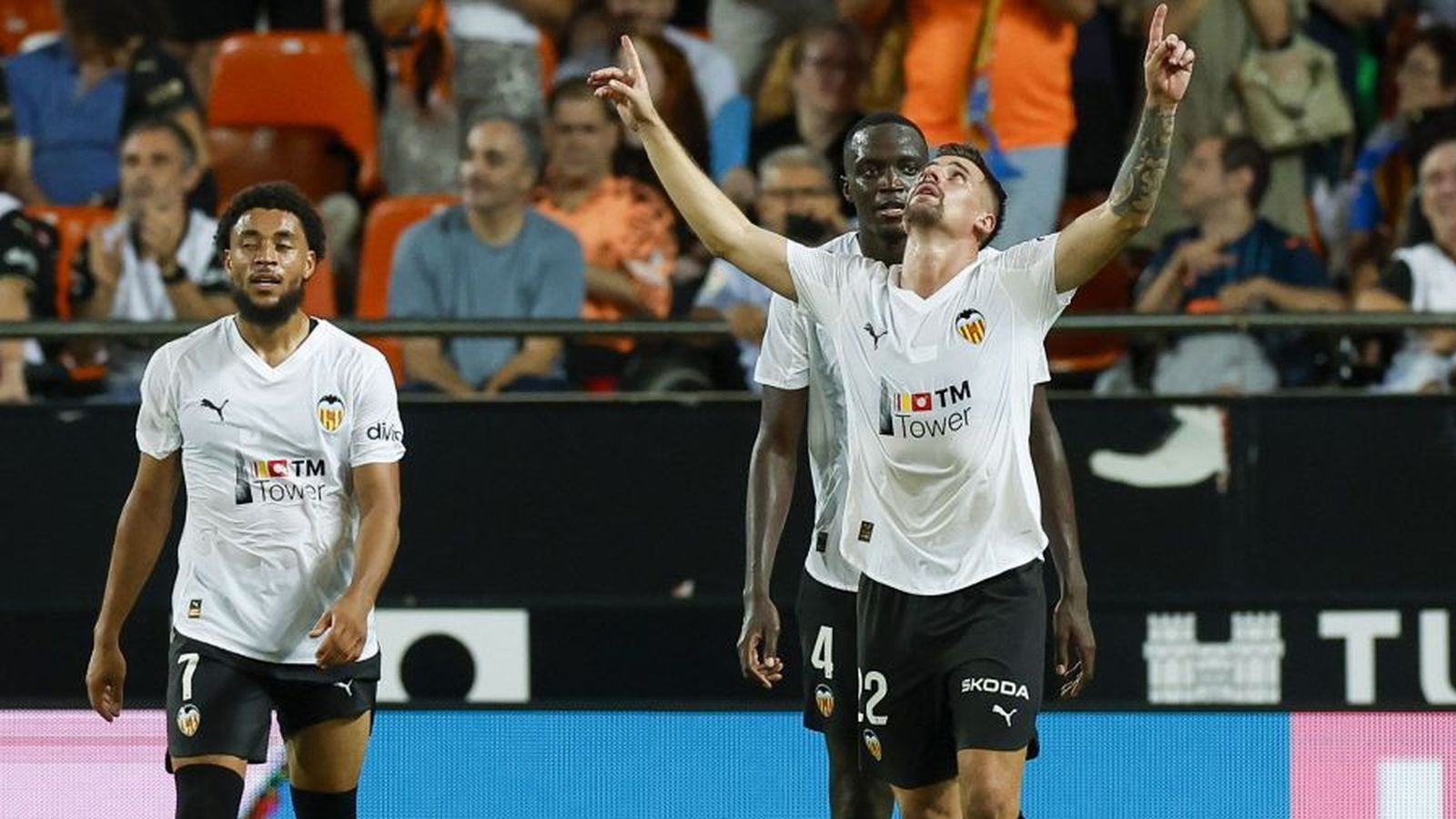 Baptiste Santamaría celebra el seu primer gol a Mestalla