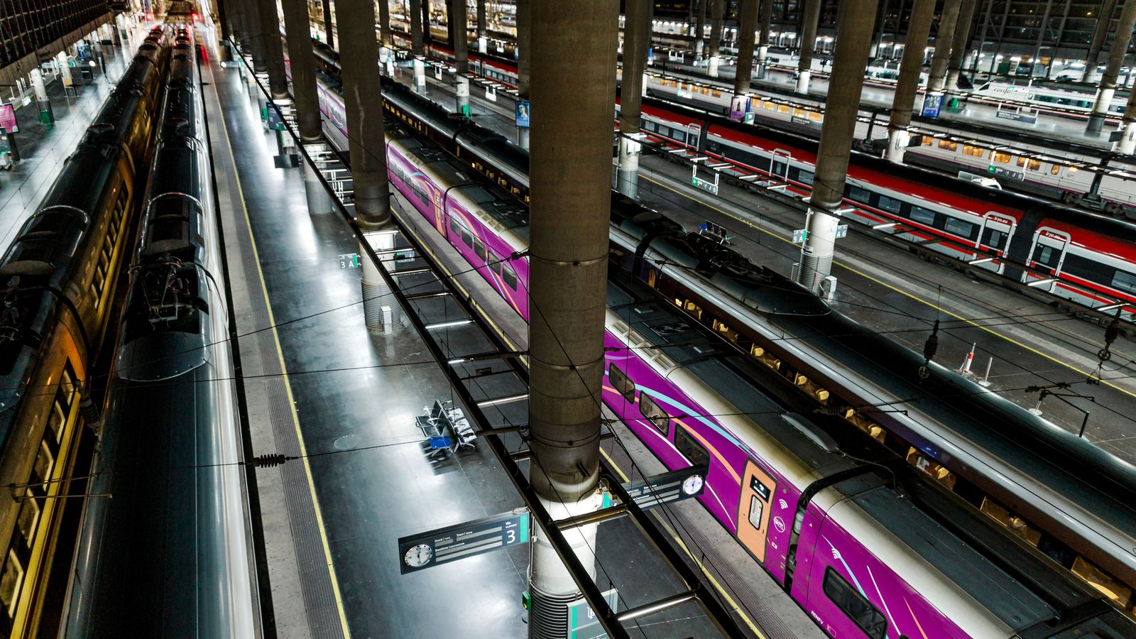 Trens d'alta velocitat en les andanes de l'estació d'Atocha de Madrid el dia del robatori de coure