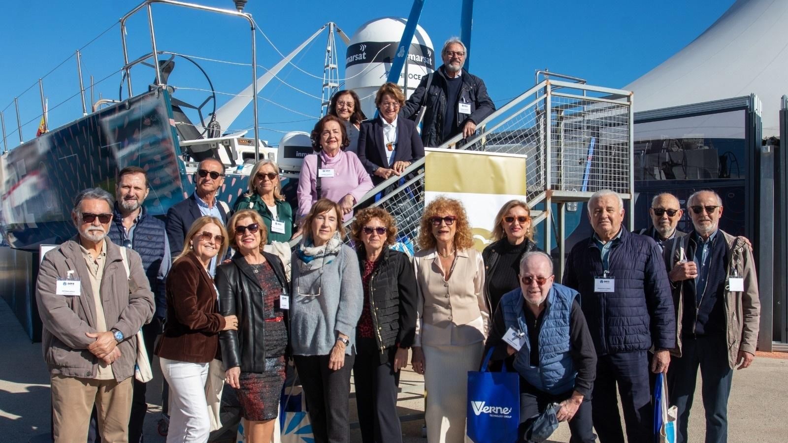 La Consellera d'Innovació (centre), en el recinte de l'Ocean Race a Alacant